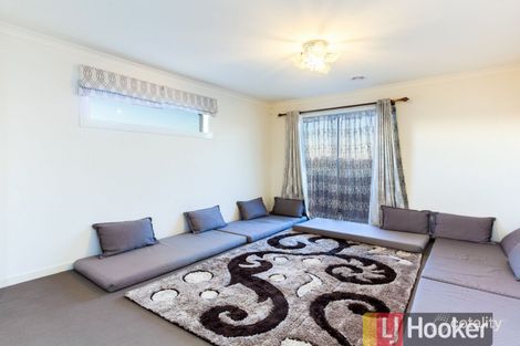 Property photo of 8 Pedigree Grove Cranbourne East VIC 3977