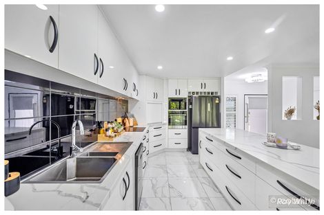 Property photo of 11 Bradley Place Kawana QLD 4701