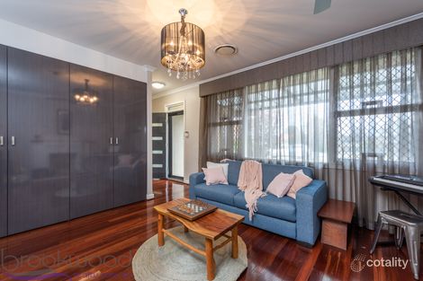 Property photo of 5 Stewartby Crescent Viveash WA 6056