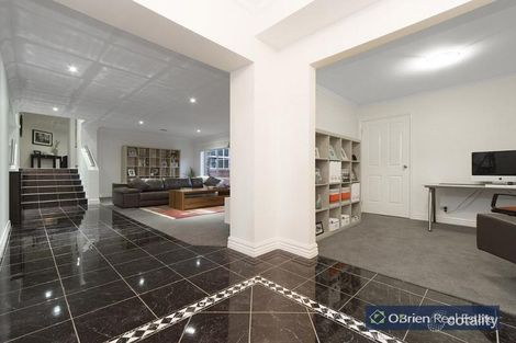 Property photo of 28 Sandalwood Drive Narre Warren VIC 3805