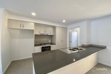 Property photo of 5 Malbec Place Clyde North VIC 3978