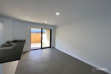 Property photo of 5 Malbec Place Clyde North VIC 3978