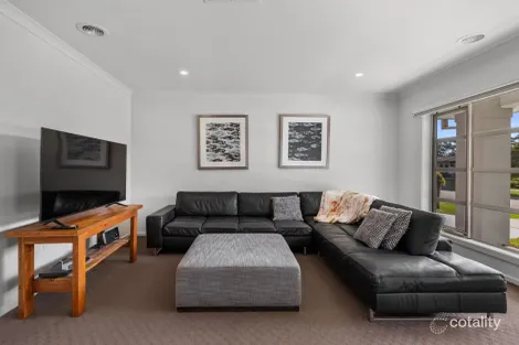 Property photo of 1 Paperbark Place Inverloch VIC 3996