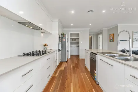 Property photo of 14 Plunkett Drive Lake Albert NSW 2650