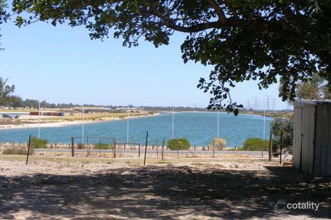 16 Zenobia Tce, Champion Lakes, WA 6111