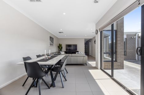 Property photo of 202 Wheelers Park Drive Cranbourne North VIC 3977