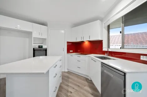 Property photo of 151 Mildura Drive Helensvale QLD 4212