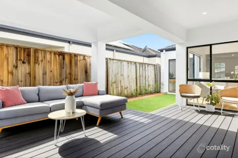 Property photo of 19 Comore Drive Varsity Lakes QLD 4227