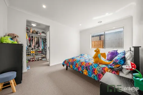 Property photo of 21 Boilersmith Street Donnybrook VIC 3064