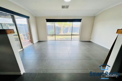 4 Songlark Pl, Huntingdale, WA 6110