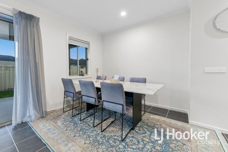 Property photo of 77 Blue Horizons Way Pakenham VIC 3810