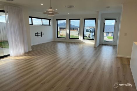 Property photo of 2 Astley Close Lloyd NSW 2650