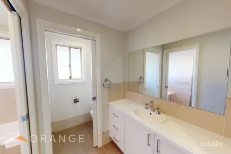 Property photo of 10 Windamingle Place Orange NSW 2800