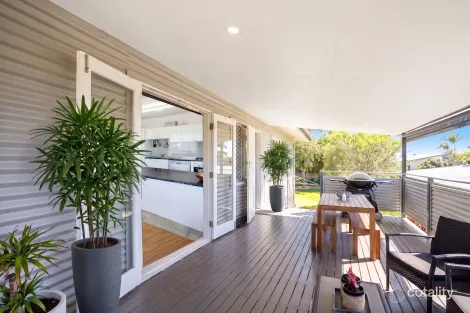 Property photo of 4 Davis Street Redcliffe QLD 4020