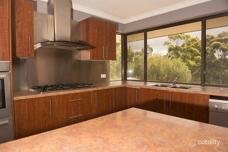 21 Linthorn Cres, Greenmount, WA 6056