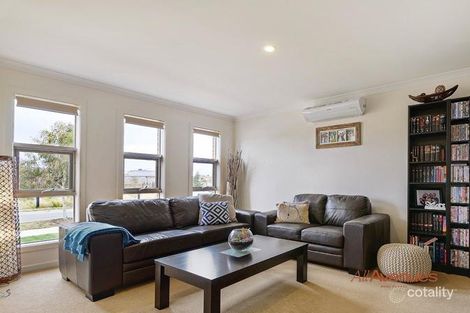 Property photo of 10 Cemetine Terrace Cranbourne VIC 3977