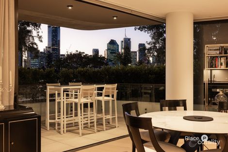 Property photo of 1/128 River Terrace Kangaroo Point QLD 4169