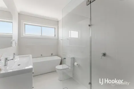 Property photo of 4 Riverbrae Avenue Riverstone NSW 2765