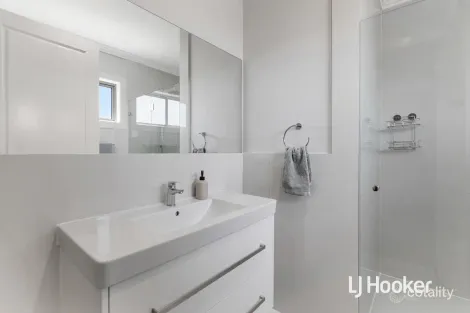 Property photo of 4 Riverbrae Avenue Riverstone NSW 2765