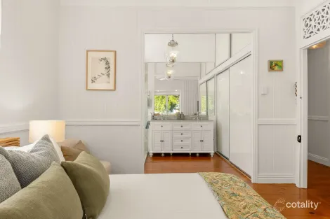 Property photo of 71 Prince Edward Parade Redcliffe QLD 4020