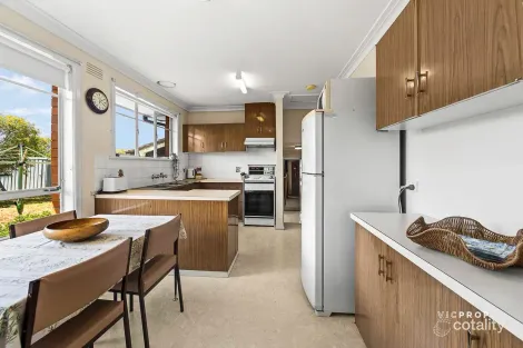 Property photo of 4 Wilby Court St Albans VIC 3021