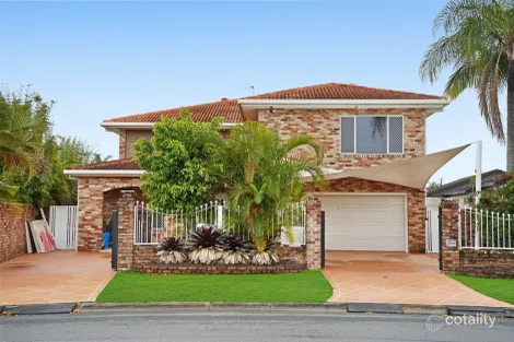 18 Kincardine Dr, Benowa, QLD 4217