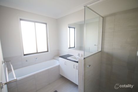 33 Barnyard Dr, Park Ridge, QLD 4125