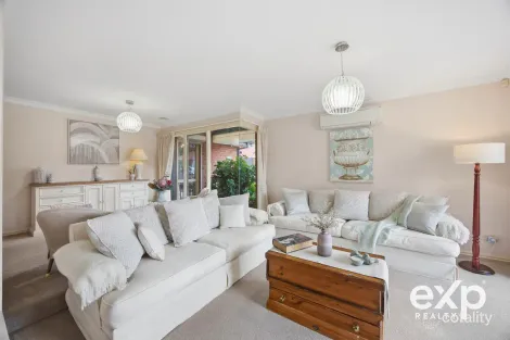 Property photo of 21 Whernside Court Mooroolbark VIC 3138