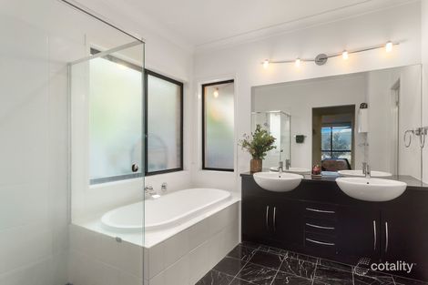 Property photo of 14 Traminer Grove Cessnock NSW 2325