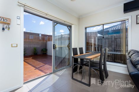 Property photo of 2/23 Tenerrife Crescent Point Cook VIC 3030