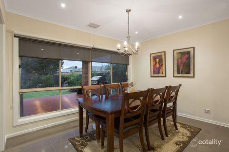 Property photo of 17 Hawthorn Grove Taylors Hill VIC 3037