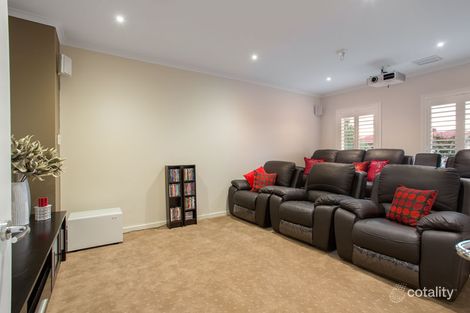 Property photo of 17 Hawthorn Grove Taylors Hill VIC 3037