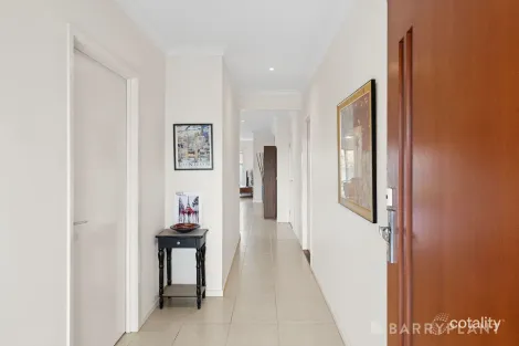 Property photo of 19 Soaring Road Tarneit VIC 3029