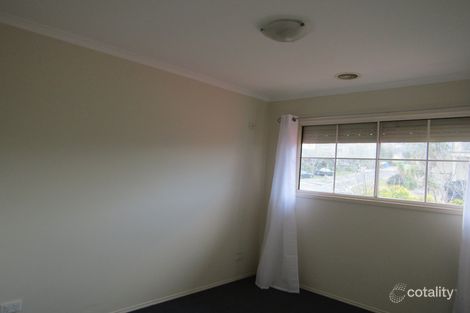 Property photo of 16 Hellyer Way Endeavour Hills VIC 3802