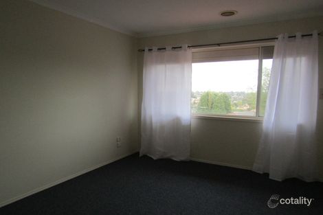 Property photo of 16 Hellyer Way Endeavour Hills VIC 3802