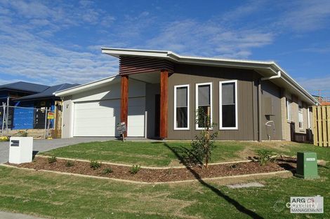 50 Stradbroke Cres, Springfield Lakes, QLD 4300