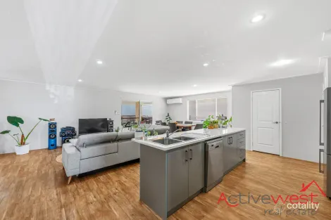 Property photo of 25 Beachcomber Hill Glenfield WA 6532