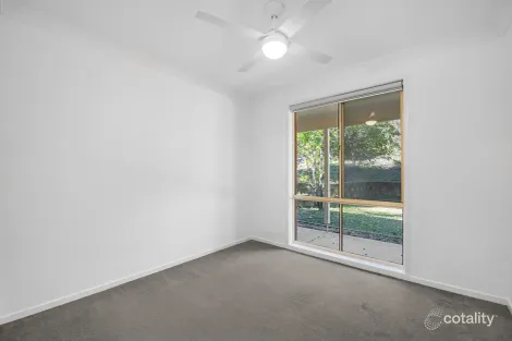 Property photo of 32 Columbia Close Woodrising NSW 2284