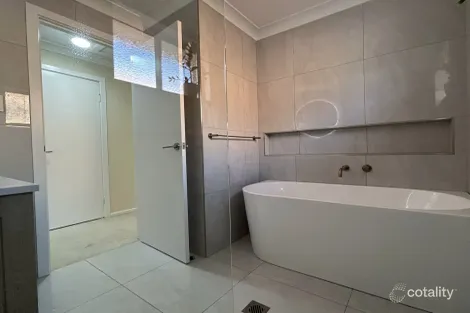 Property photo of 9 Avocet Drive Estella NSW 2650