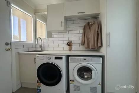 Property photo of 9 Avocet Drive Estella NSW 2650