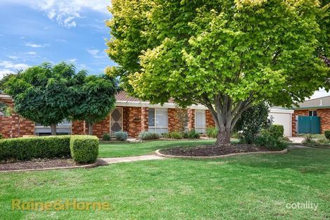 Property photo of 2 Langi Crescent Glenfield Park NSW 2650