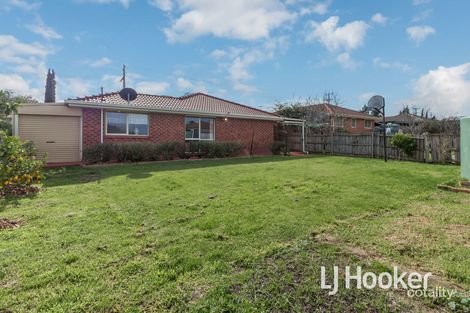 Property photo of 16 Warana Drive Hampton Park VIC 3976