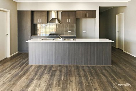 Property photo of 2 Cherrywood Avenue Manor Lakes VIC 3024