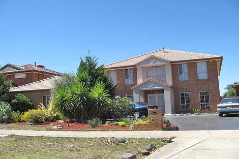 18 Tasman Cres, Taylors Lakes, VIC 3038