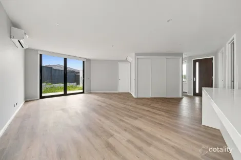Property photo of 3/9 Upton Crescent Narre Warren VIC 3805