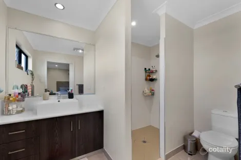 Property photo of 59 Makybe Diva Drive Ooralea QLD 4740