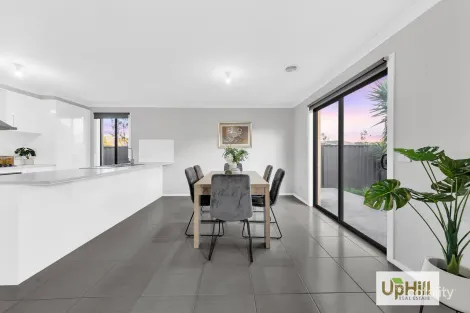 Property photo of 23 Pinnacle Drive Pakenham VIC 3810