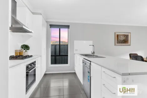 Property photo of 23 Pinnacle Drive Pakenham VIC 3810