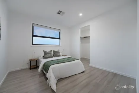 Property photo of 62 Malkari Circuit Greenvale VIC 3059