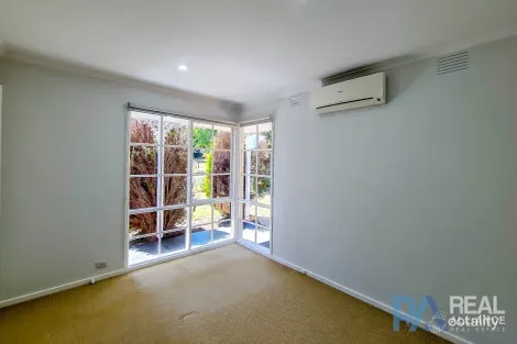 Property photo of 8 Bemersyde Drive Berwick VIC 3806